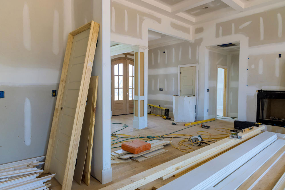 Großer Raum der renoviert mit mit Raumteilern im Trockenbauverfahren